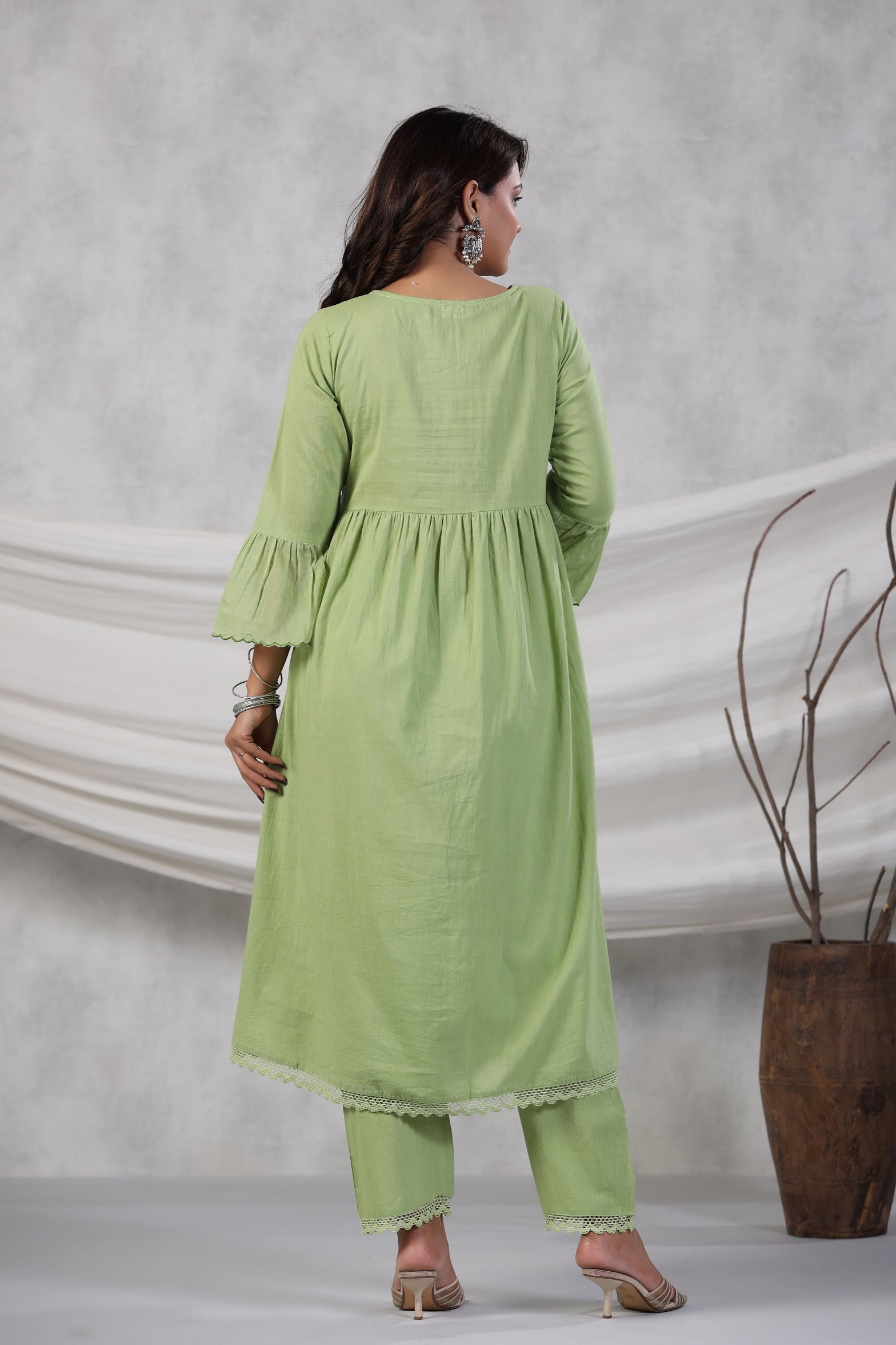 Floral Embroidered Regular Thread Work Pure Cotton Kurta with Trousers