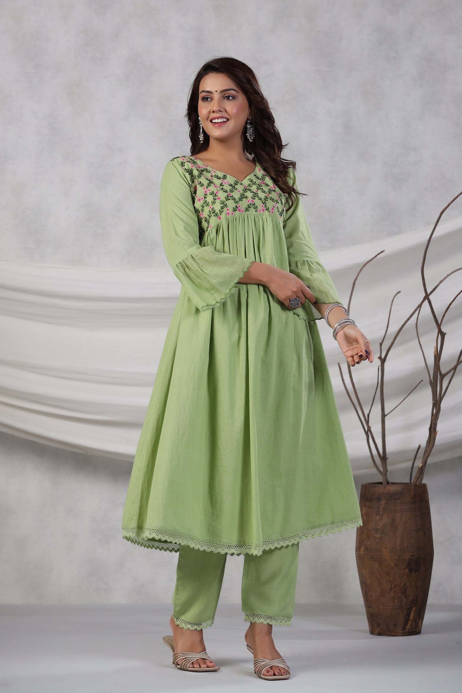 Floral Embroidered Regular Thread Work Pure Cotton Kurta with Trousers