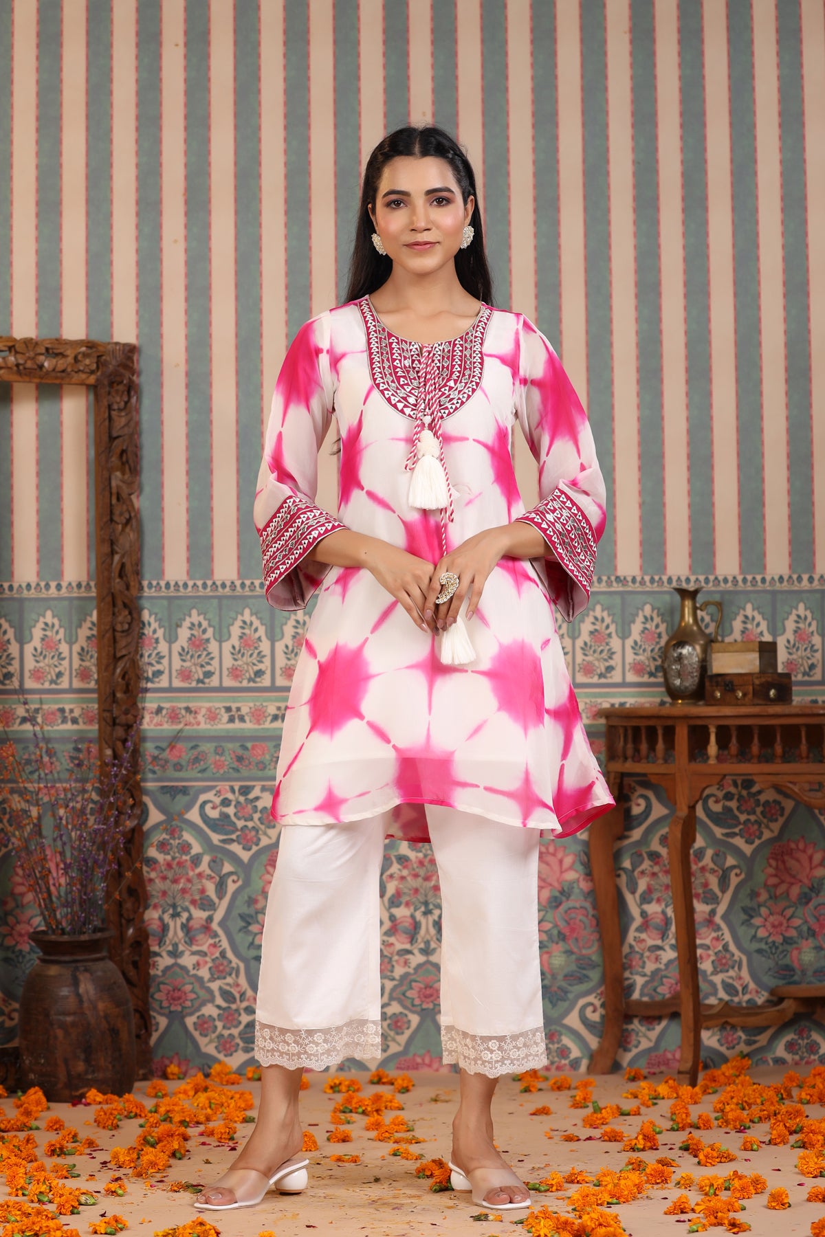 EMBROIDERED SUIT SET